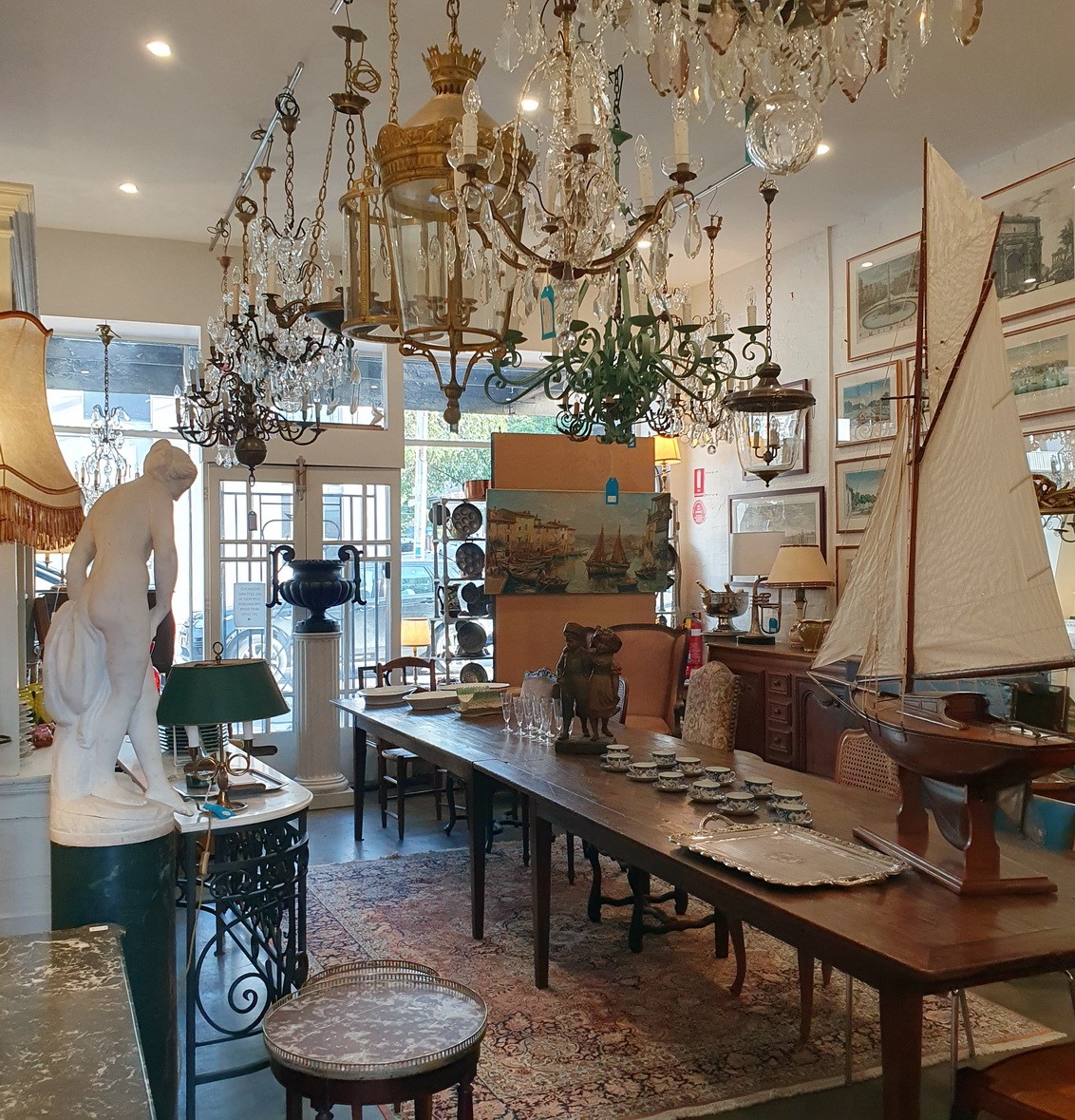 Meirelles Antiques - Showroom